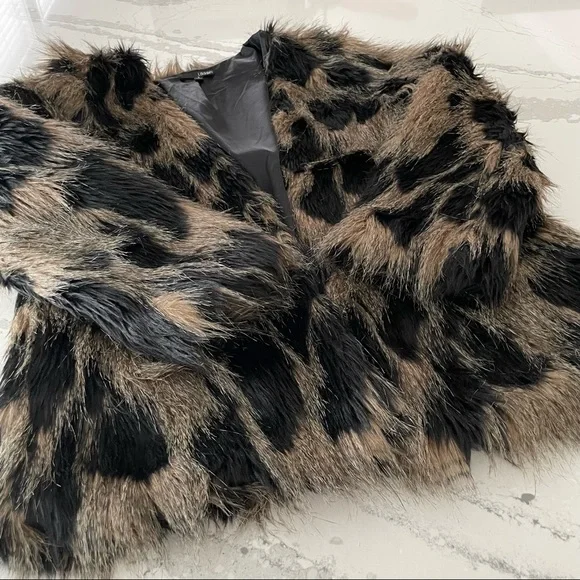 Urban Outfitters Ladakh ‘Pepe’ Faux Fur Jacket - Picture 8 of 16
